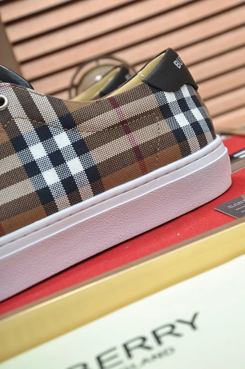 Men's shoes💰480💶[Burberry] (cowhide lining) classic low-top sneakers｜Imported cowhide with classic plaid fabric｜Cow leather lining｜Original outsole｜Fine workmanship and comfortable to wear Size: 38-44 (customized at 45)